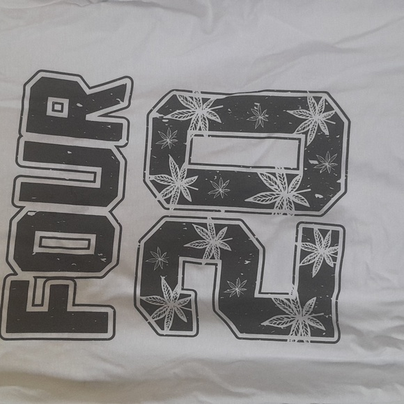 🕒 420 tee NWOT FUN! - Picture 1 of 1